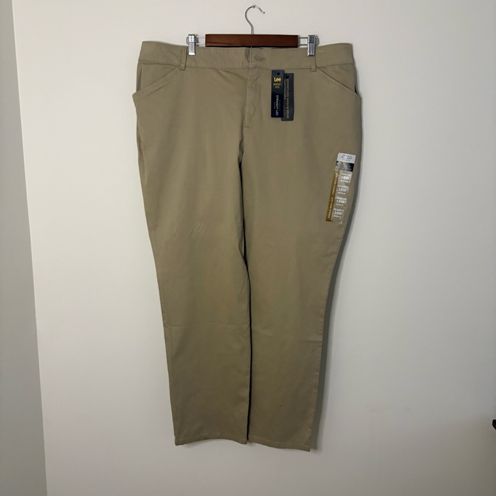 NWT Lee Women’s Khaki Pants 18 Flex Straight 31” Inseam Work